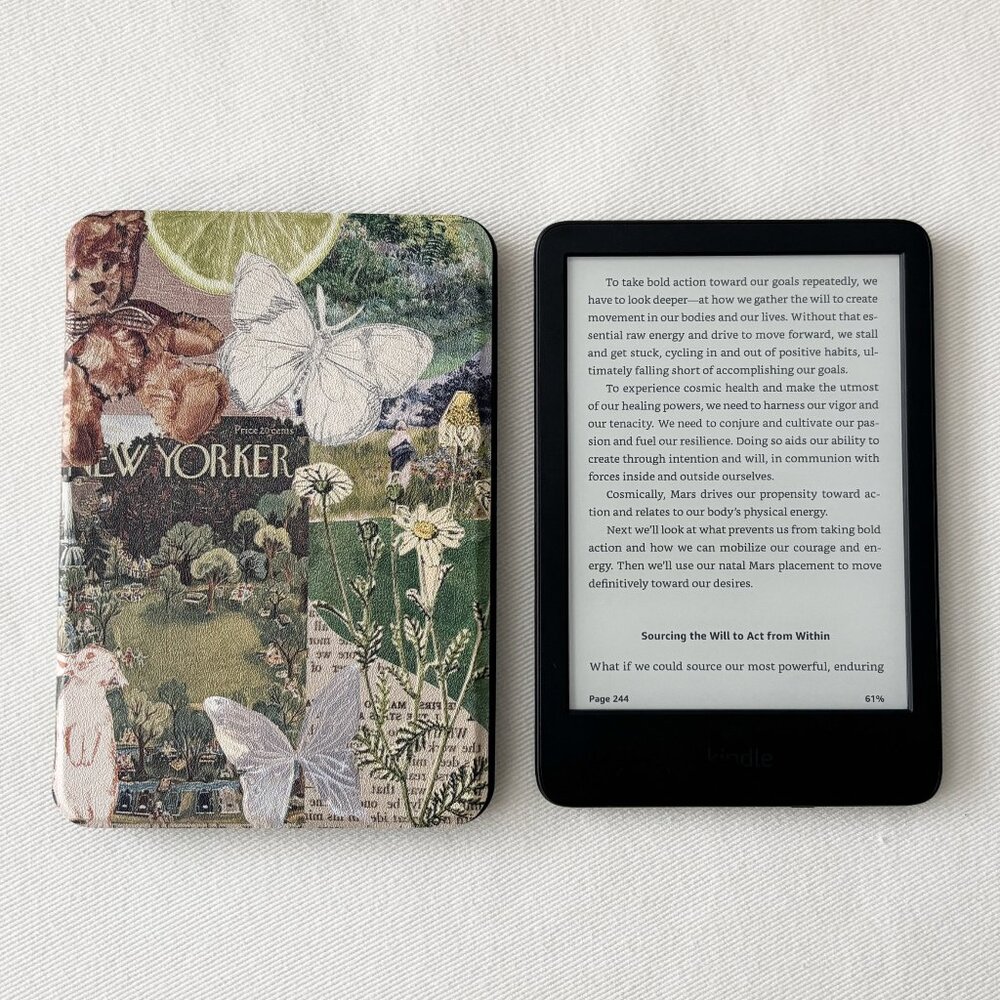 *OPEN TO OFFERS* 11th Generation Kindle in Black with Case Included